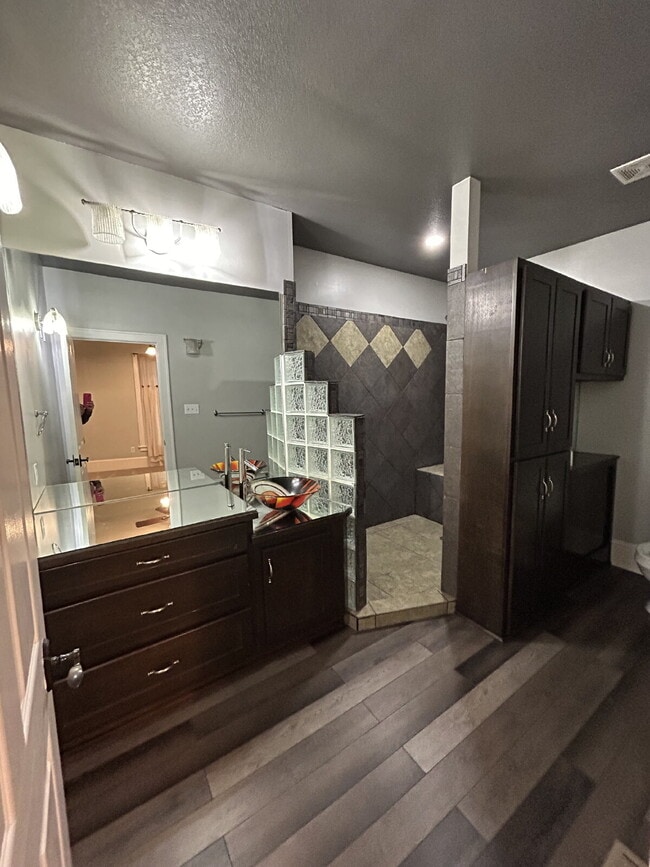 Building Photo - "Charming 4-Bedroom Retreat with Granite F...