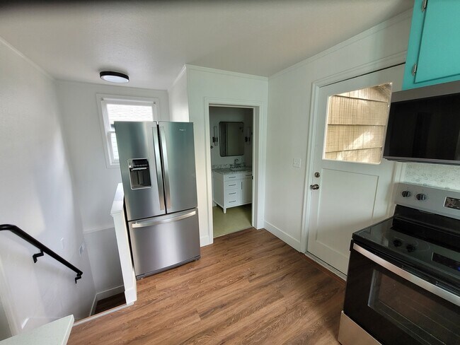 Building Photo - 1574 SE Sherrett Street