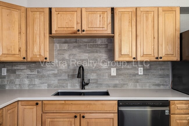 Building Photo - 2245 S King St