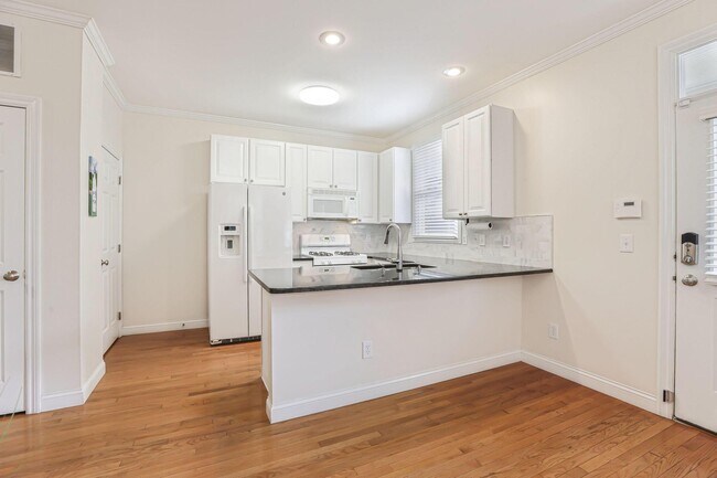 Building Photo - 319 W 2nd Ave