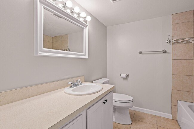 Building Photo - 44417 Savery Dr