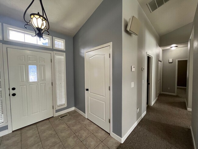 Building Photo - 2030 N Springland Pl