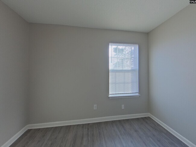 Building Photo - 255 Legend Oaks Dr