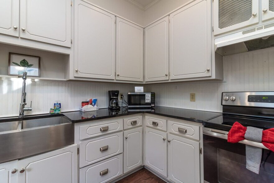 Building Photo - 2217 13th St