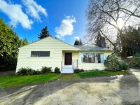 Building Photo - Gorgeous House with Extra Large Yard, Spor...