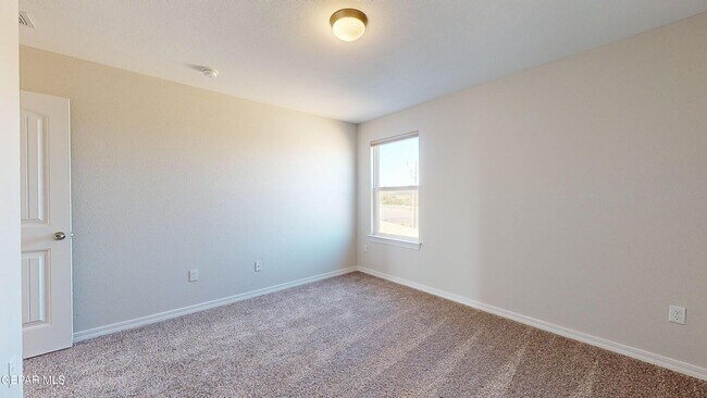 Building Photo - 500 La Entrada Cir