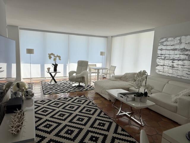 Building Photo - 5510 N Ocean Dr