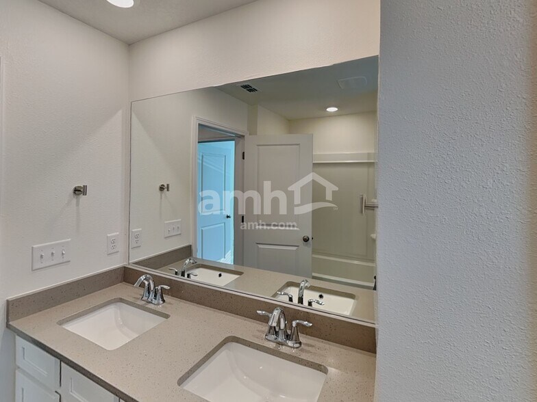 Building Photo - 37764 Dusty Saddle Ln