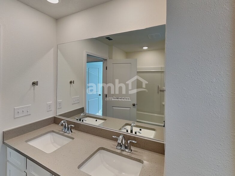 Building Photo - 37793 Dusty Saddle Ln