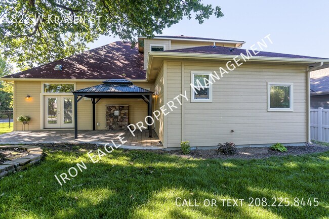 Building Photo - 822 W Krasen St
