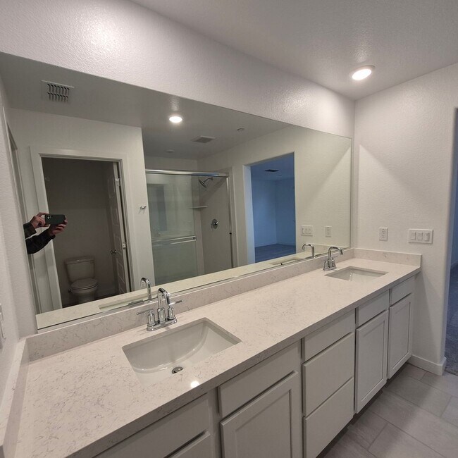 Building Photo - Brand New 5 Bedroom Home in Rancho Cordova