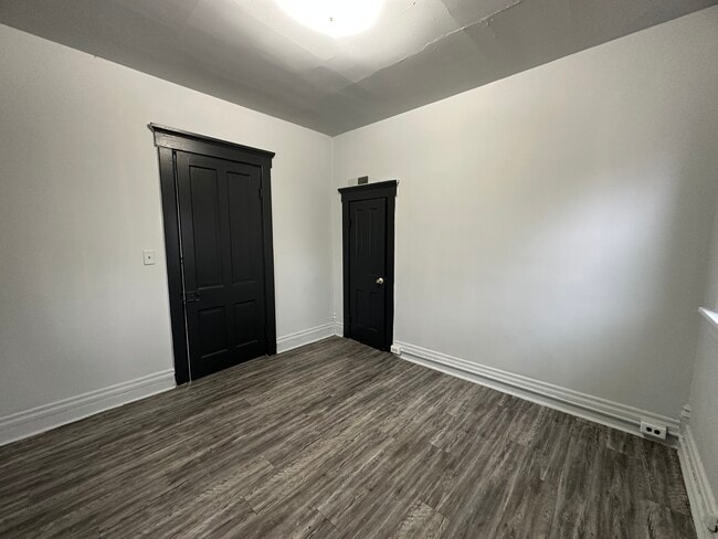 Building Photo - 1206 Martin St