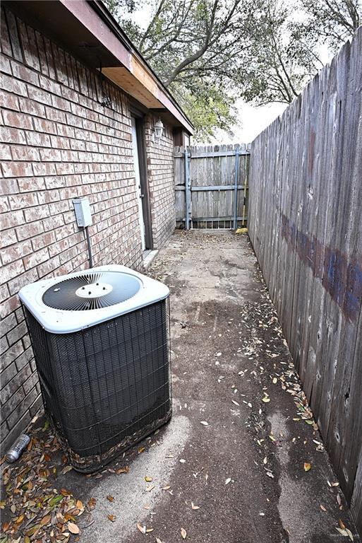 Building Photo - 17 West Dr