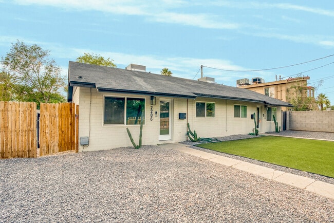 Building Photo - 2206 N 26th St