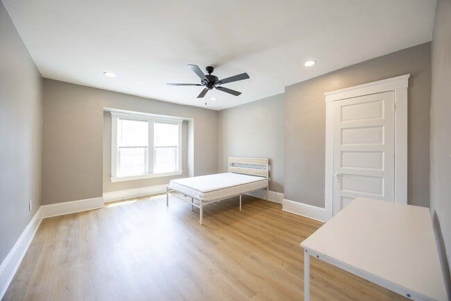 Building Photo - 1496 E 107th St