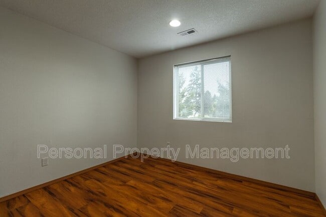 Building Photo - 3604 NE 81st Cir