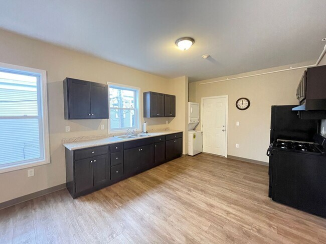 Building Photo - 463 Beech St