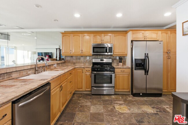 Building Photo - 20456 Pacific Coast Hwy