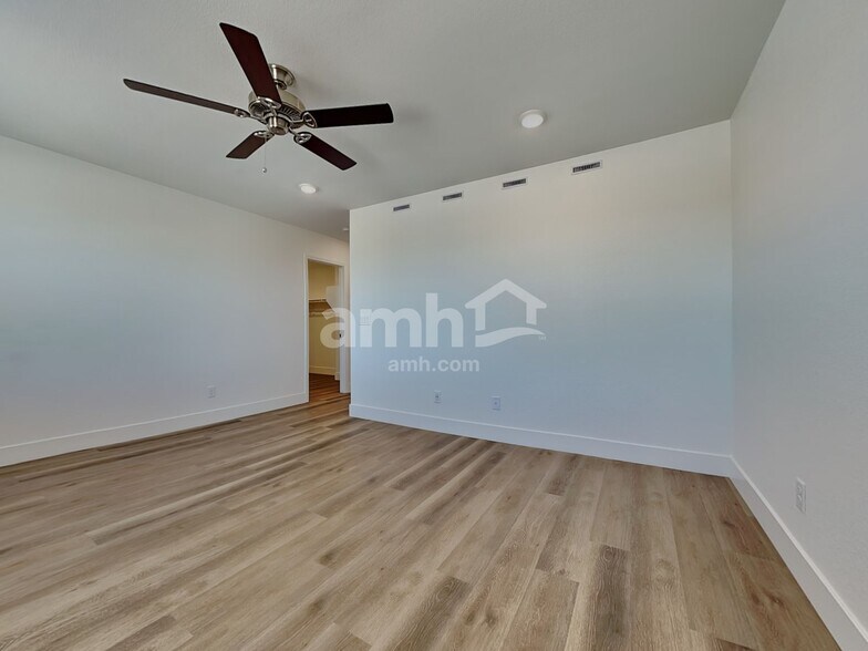 Building Photo - 11178 Magallanes St
