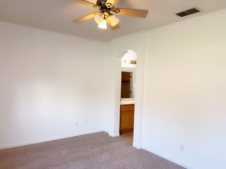 Building Photo - 9359 Ironstone Way