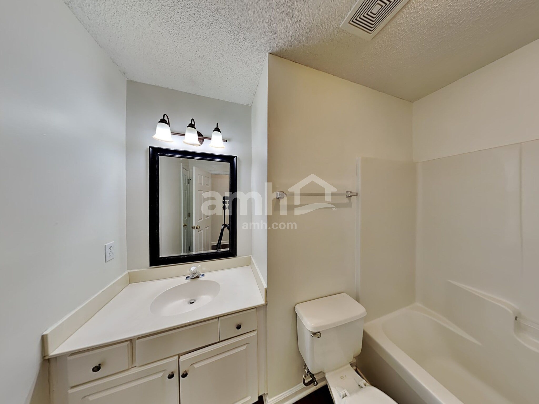 Building Photo - 11200 Longhedge Ln