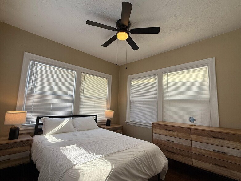 Building Photo - 2207 McCausland Ave