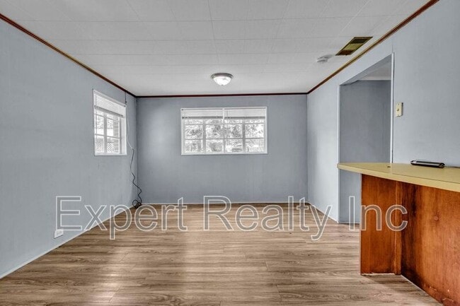 Building Photo - 216 Meadowood Ave