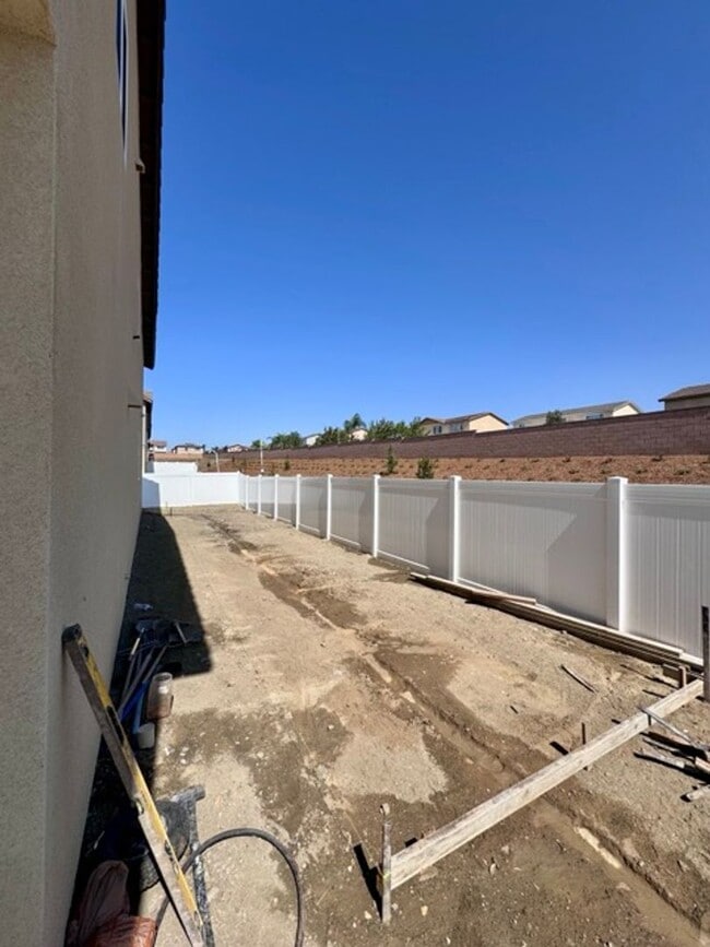 Building Photo - Brand new 4 bedroom Winchester home with a...