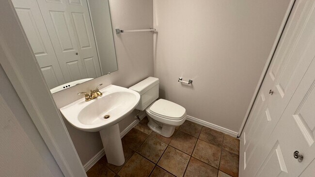 Building Photo - 3 Bedroom 2.5 Bath in West Jordan!