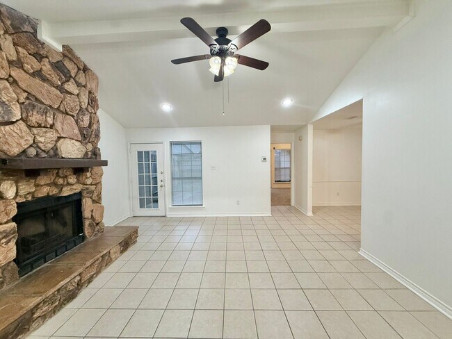 Building Photo - Available Now! 2 Bedroom 2 BathTownhome!