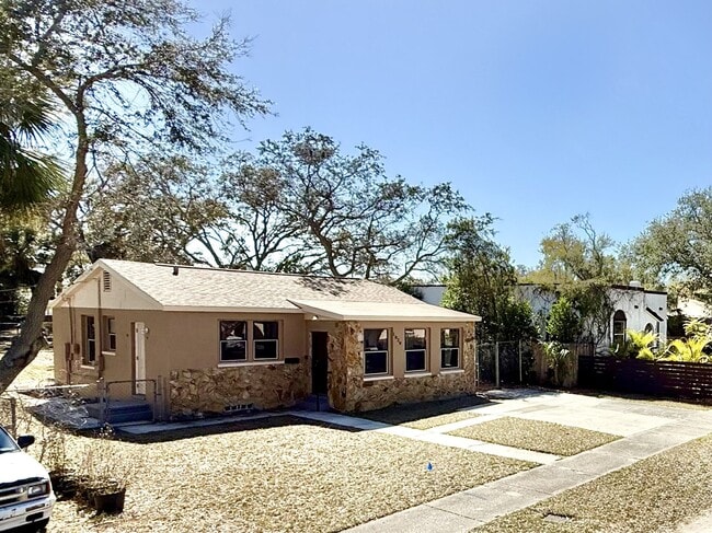 Building Photo - 1828 20th Ave S