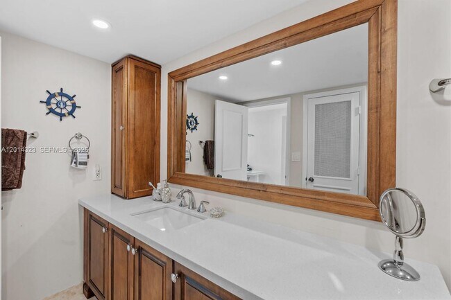 Building Photo - 2100 S Ocean Ln