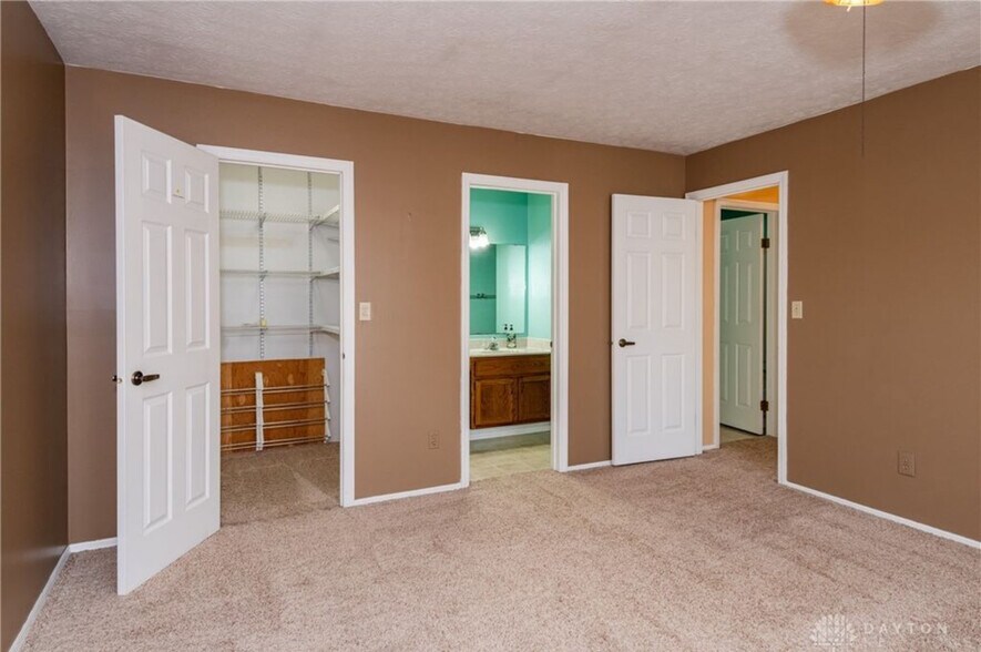 Building Photo - 2344 Fieldstone Cir