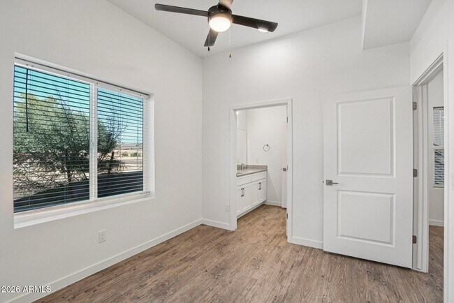 Building Photo - 3021 W Williams Dr