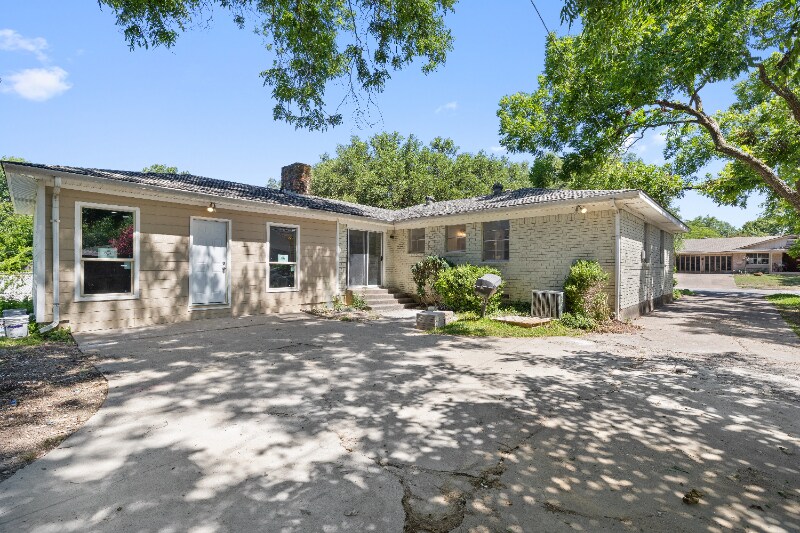 Building Photo - 529 Melrose Dr