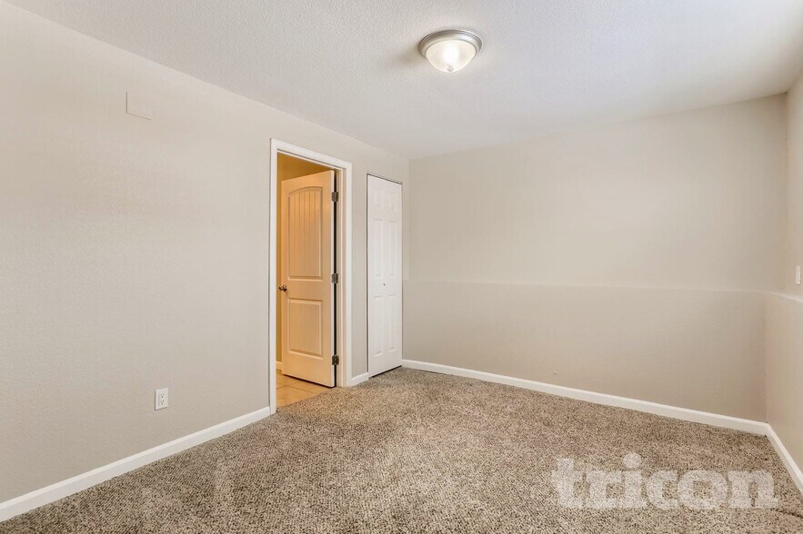 Building Photo - 18871 E Gunnison Pl