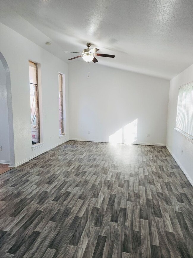 Building Photo - Beautiful 4-Bedroom Home with Pool in Carr...