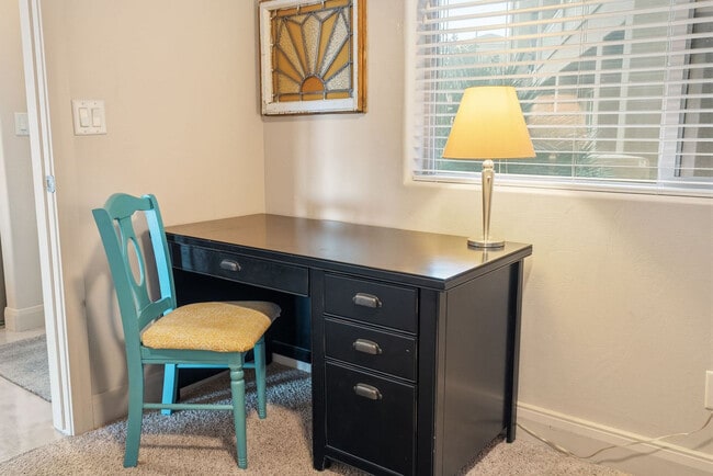 Building Photo - 225 N Country Ln