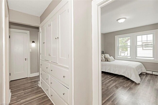 Building Photo - Lakefront 4-Bedroom Home for Rent in Euclid, OH
