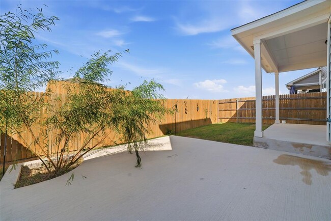 Building Photo - 13606 Long Is Dr