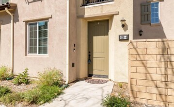 Building Photo - Beautifully upgraded 3-bedroom, 4-bathroom Simi Valley home