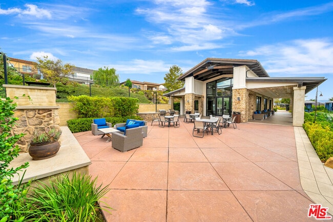 Building Photo - 25151 Golden Maple Dr