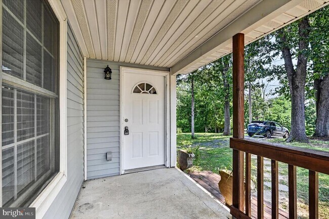Building Photo - 271 Paw Paw Dr