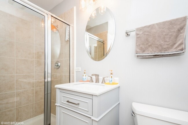 Building Photo - 657 W Fulton St