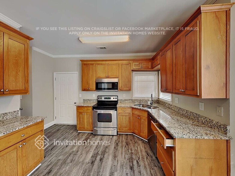 Building Photo - 920 Lakeside Ct