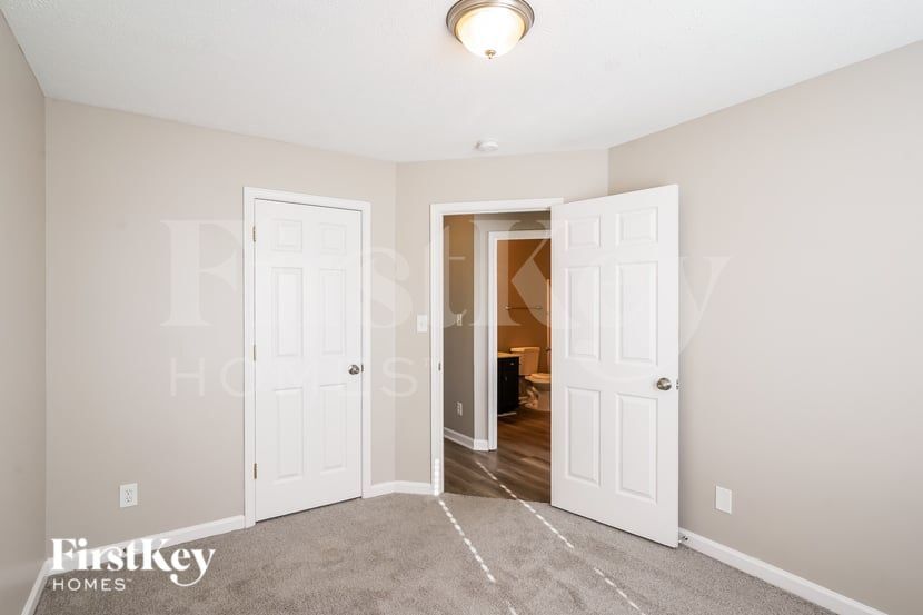 Building Photo - 6009 Pleasant Hill Dr