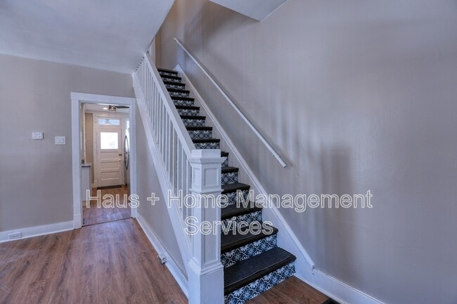 Building Photo - 68 Dewey St