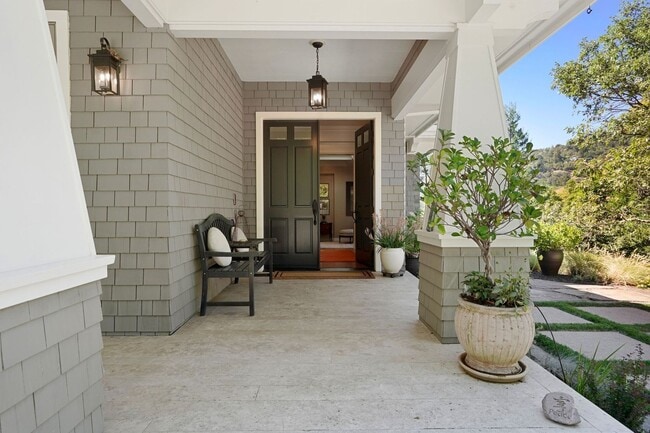 Building Photo - Stunning 4Bed/5bath Home in Kentfield