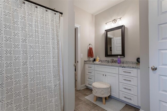 Building Photo - 357 Sydney Dr S