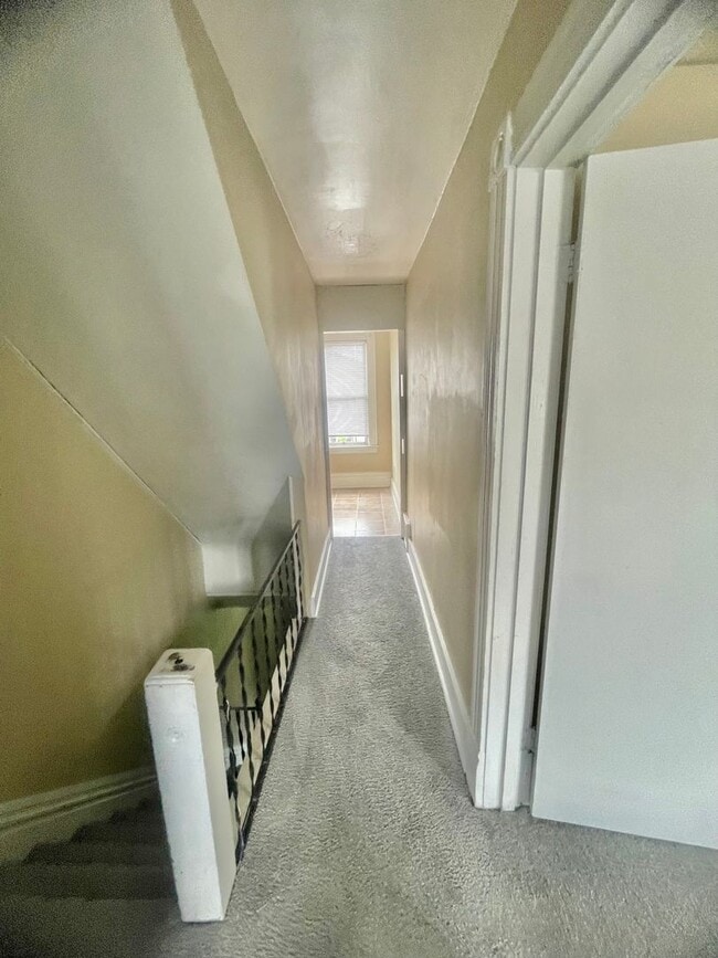 Building Photo - 4 bedroom. 1.5 Bath- Turtle Creek Pa